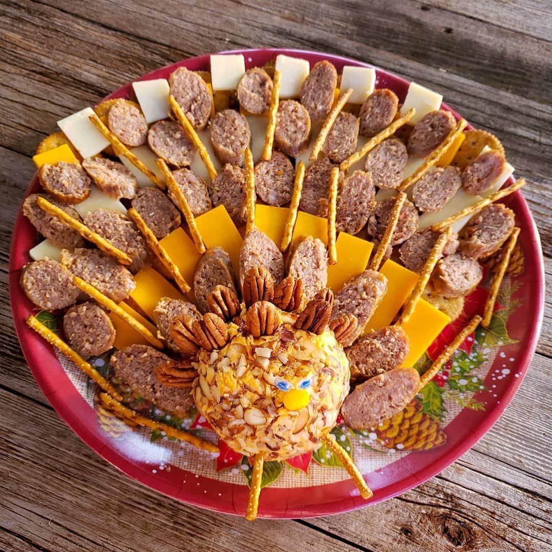 ジョンソンヴィルさんのインスタグラム写真 - (ジョンソンヴィルInstagram)「In need of some last minute #Thanksgiving #recipe inspiration? Feast your eyes on a few of our fan favorite holiday dish ideas.  #1 Sausage Stuffed Mushrooms by @charlotte_fashion_plate #2 Savory Sausage Cupcakes by @bohican_ #3 Italian Sausage Bread Stuffing by @_holycannolis #4 Thanksgiving Sausage Party Platter by @chinaecho8」11月28日 8時15分 - johnsonville