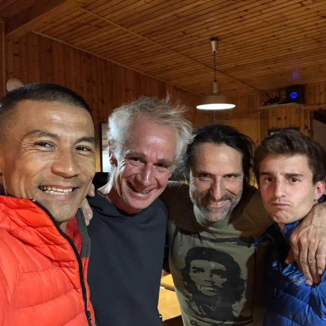 平山ユージさんのインスタグラム写真 - (平山ユージInstagram)「Back in Spain 🇪🇸 To meet with old friends at Base of La Rambla.  We see again official belayer and climber as same as 25 years ago on La Rambla 🤣🤣 It’s very short trip but I enjoy my time a in Spain with Los amigos ✨✨」11月28日 8時20分 - yuji_hirayama_stonerider