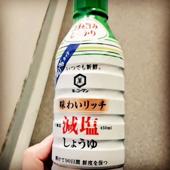 THE PRISONERさんのインスタグラム写真 - (THE PRISONERInstagram)「おはよう☀️😆 家から持ってきたお茶飲もうとバックから取り出したらしょうゆだった😨 間違えて持ってきたみたい…疲れてるのかしら💦今日もぼちぼち生きましょう✌応援してます✊ #nana語録  #theprisoner  #しょうゆ」11月28日 8時32分 - theprisoner_