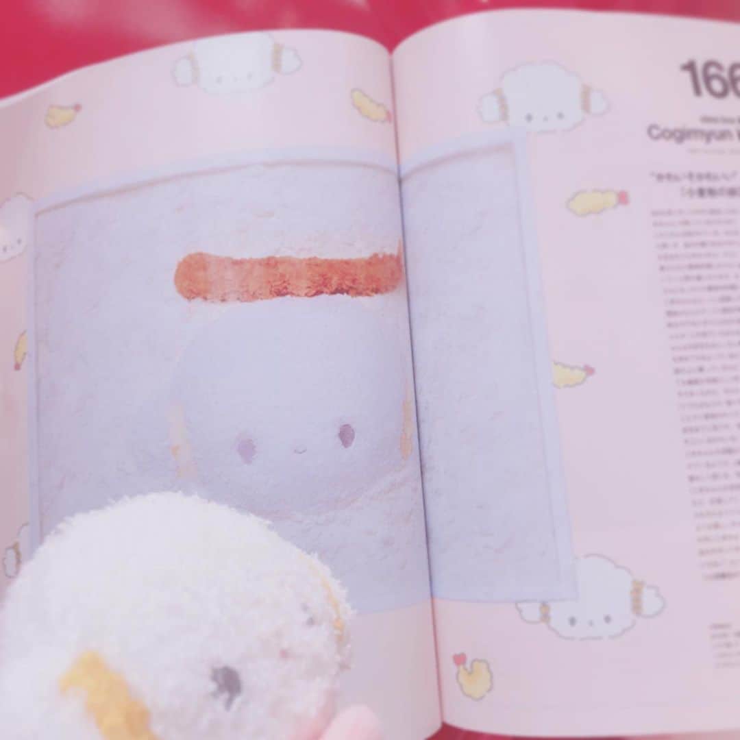 のインスタグラム：「. こぎみゅんが‥おしゃれな雑誌にのってるみゅん‥！ #numerotokyo #numero #アイデアボックス #アイデアbox #本日発売 #サンリオ #キャラクター #小麦粉の妖精 #こぎみゅん #sanrio #character #cogimyun」