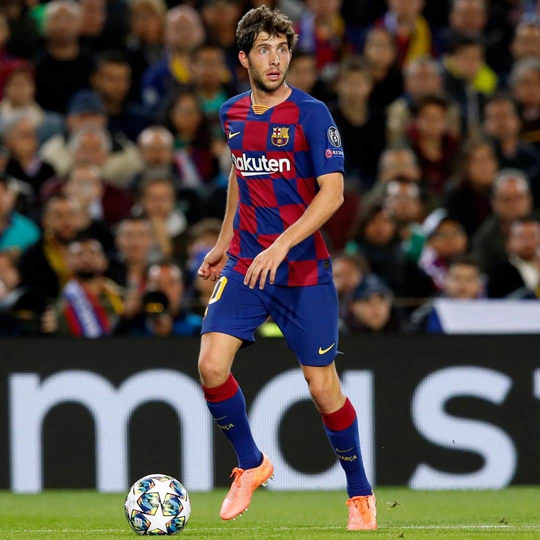 セルジ・ロベルトのインスタグラム：「Victoria ✔️ Primeros de grupo ✔️ Força Barça !!! 🔴🔵」