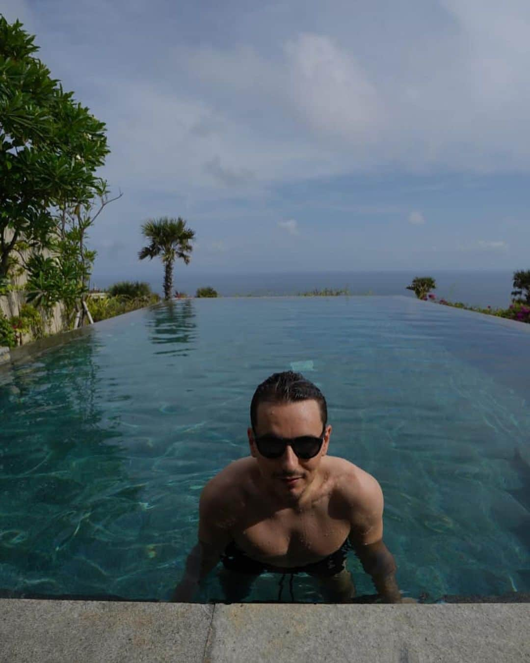 ホルヘ・ロレンソさんのインスタグラム写真 - (ホルヘ・ロレンソInstagram)「We left @SixsensesUluwatu, one of the best resorts I've ever been. Splendid villa, food and service. Thanks for inviting us, I will come back soon for sure! 🔝❤️ #bali #uluwatu」11月28日 19時36分 - jorgelorenzo99