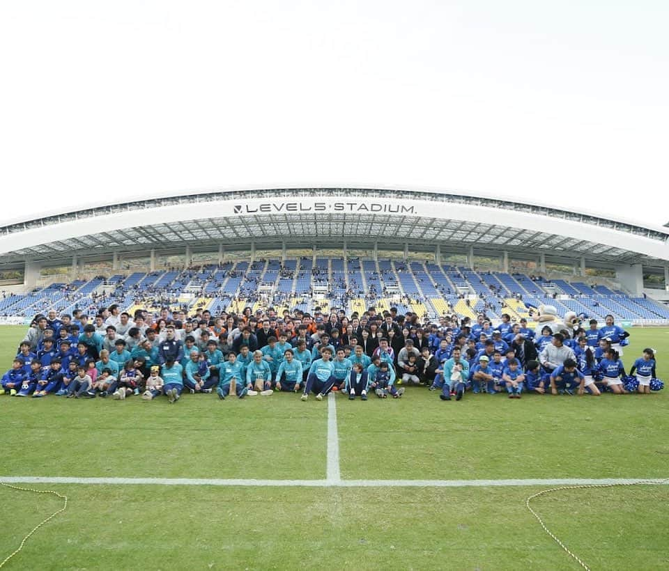 山田将之さんのインスタグラム写真 - (山田将之Instagram)「最終節 vs鹿児島ユナイテッドFC 2-1 ○  最高の雰囲気、最高の応援ありがとうございました！🙋‍♂️ このチームに関わる全ての人達の力で掴んだ勝利だと思います😊  1年間お疲れ様でした！！！ . #アビスパ福岡 #鹿児島ユナイテッドFC #No4 #山田将之」11月28日 19時30分 - masayuki36