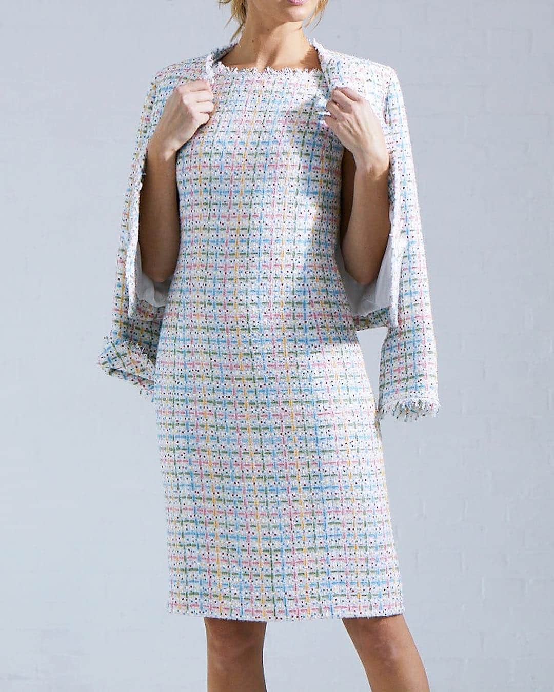 キャロライン チャールズのインスタグラム：「Occasionwear with the versatility to wear again. Timeless tweed in beautiful soft tones. Shop the Caprice, now back online.  #tweed #fabric #fashion #fashionstyle #fashiondesigner #london #londonfashion #style #ootd #occasionwear #fashiongram #wedding #tweedsuit #ladiesfashion #motherofthebride #elegant」