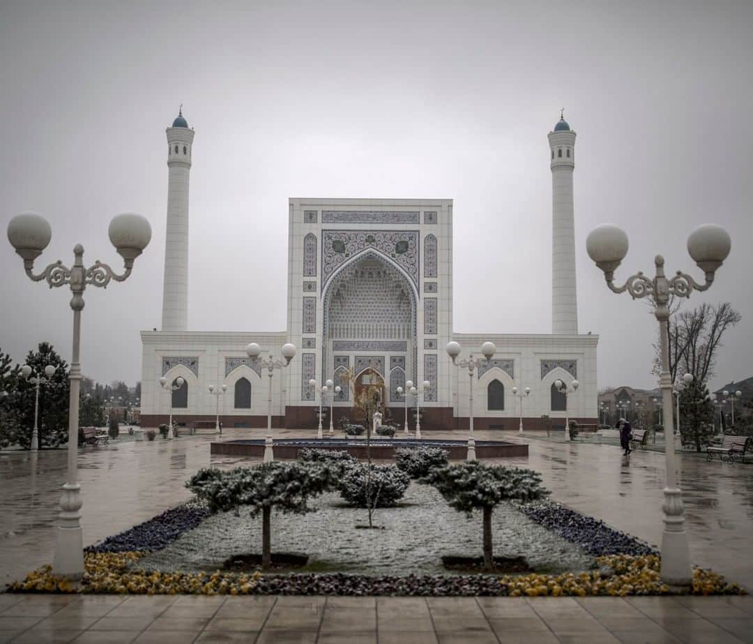 National Geographic Travelさんのインスタグラム写真 - (National Geographic TravelInstagram)「Photo by Muhammed Muheisen @mmuheisen | The Minor Mosque in Tashkent, Uzbekistan, is also known as the white mosque due to the color of its marble. For more photos and videos from different parts of the world, follow me @mmuheisen and @mmuheisenpublic. #muhammedmuheisen #Uzbekistan #Tashkent #MinorMosque」11月28日 18時08分 - natgeotravel