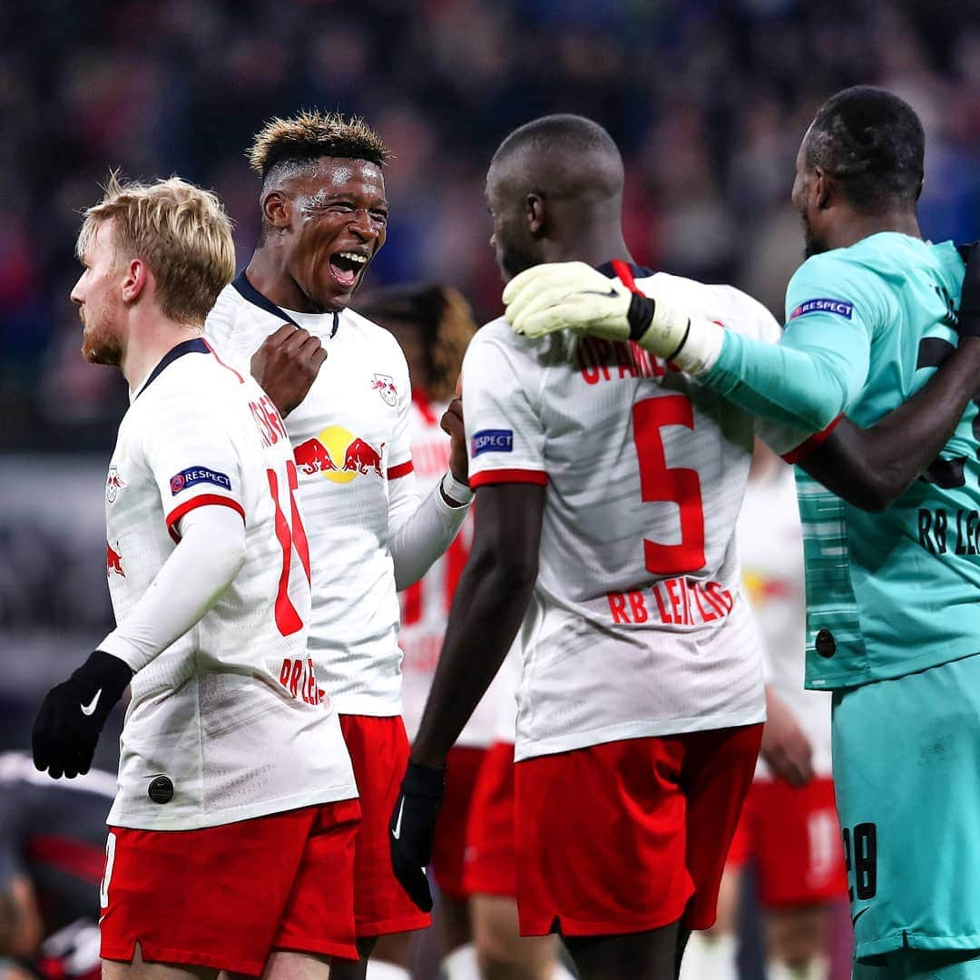 UEFAチャンピオンズリーグさんのインスタグラム写真 - (UEFAチャンピオンズリーグInstagram)「0-2...2-2! @dierotenbullen qualified in dramatic style last night 💪  Who is their best player?」11月28日 18時06分 - championsleague