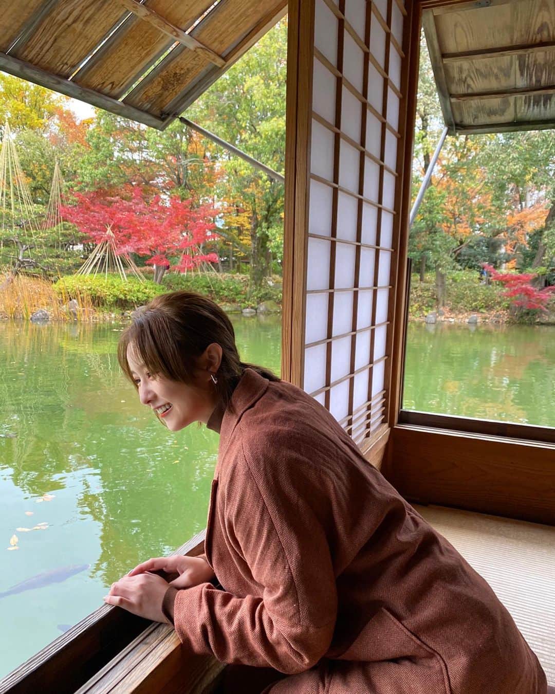 まつきりなさんのインスタグラム写真 - (まつきりなInstagram)「紅葉すごかったのでお届け〜🙋‍♀️💯🍁﻿ ﻿ iPhone11proに変えて画質良すぎてびびる。。﻿ 鮮明すぎてより一層、綺麗になる努力がんばろってなった🤦‍♀️笑﻿ ﻿ #養浩館庭園 #福井女子旅 #女子旅 #PR」11月28日 18時10分 - matsuki_rina