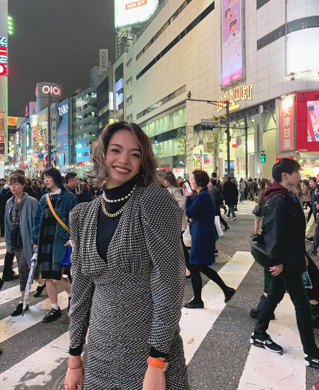 太田モニカさんのインスタグラム写真 - (太田モニカInstagram)「#shibuya 🐕💕 . . この日のコーデは #zarafashion だよ‼︎☺︎ 本当　@zara だいすきーっ❤️ . . #monikalifestyle #ootd #zara  #ザラコーデ #ザラ #ザラジョ #ザラジョコーデ」11月28日 18時14分 - x.monika86.x