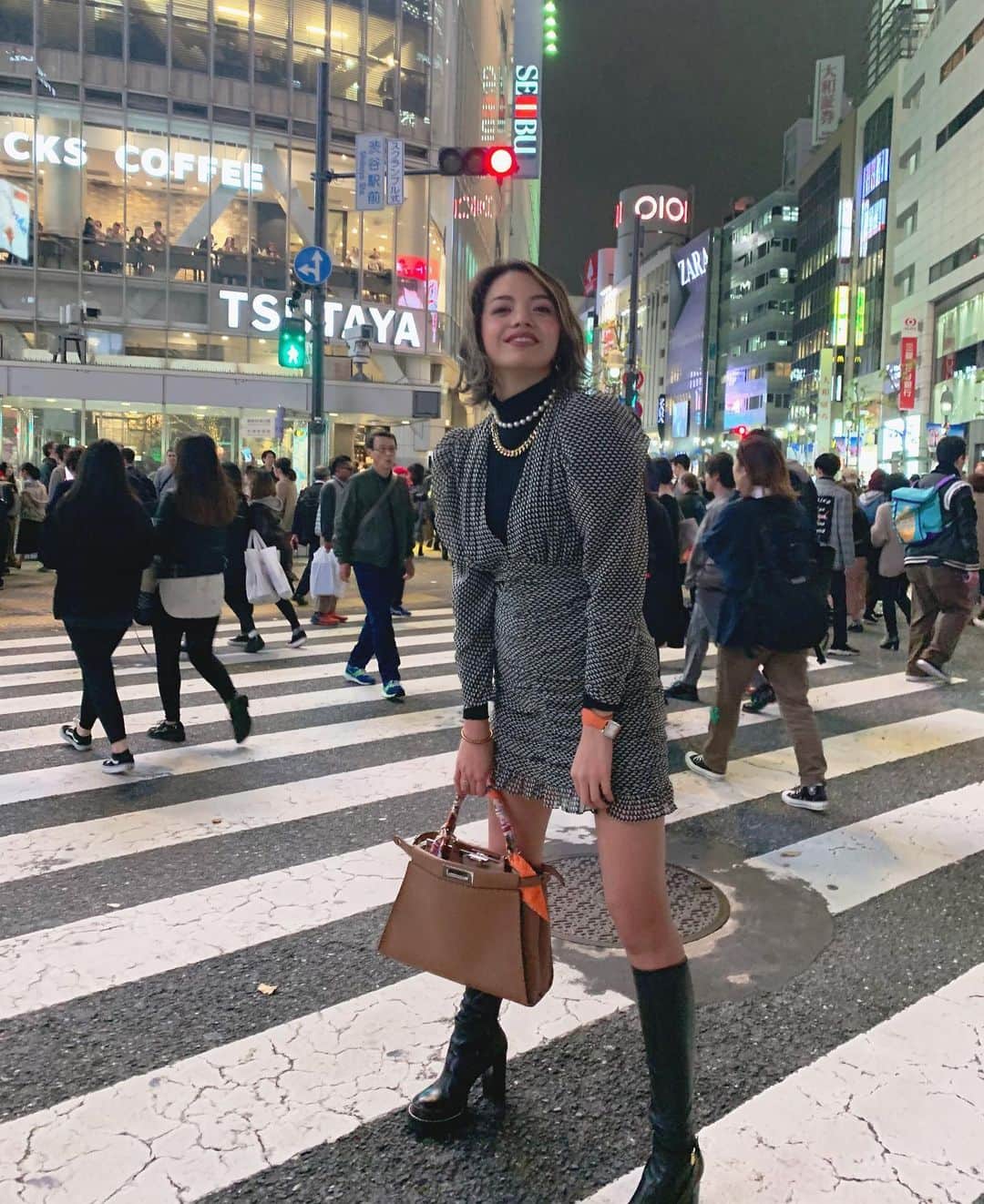 太田モニカさんのインスタグラム写真 - (太田モニカInstagram)「#shibuya 🐕💕 . . この日のコーデは #zarafashion だよ‼︎☺︎ 本当　@zara だいすきーっ❤️ . . #monikalifestyle #ootd #zara  #ザラコーデ #ザラ #ザラジョ #ザラジョコーデ」11月28日 18時14分 - x.monika86.x
