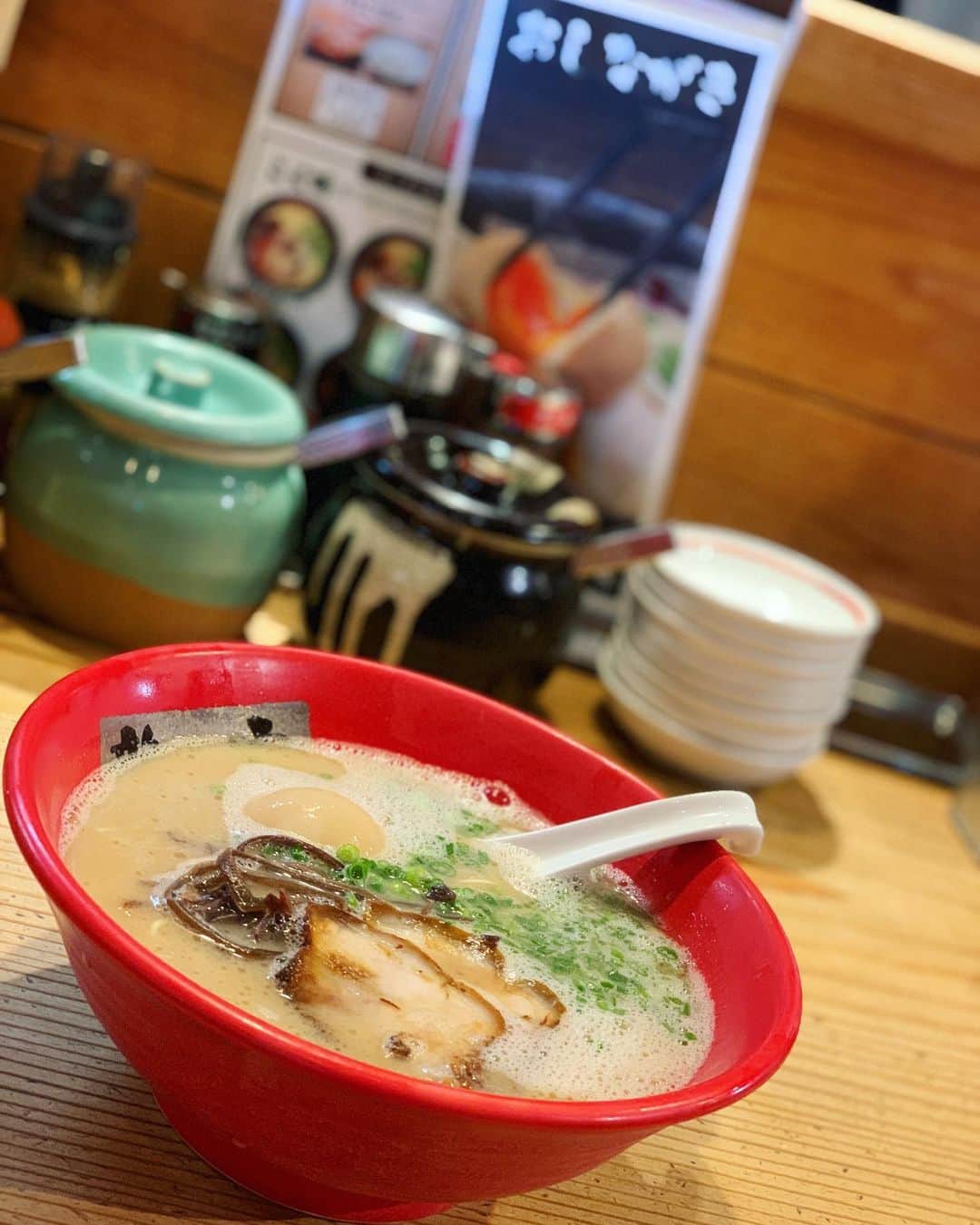 河西里音さんのインスタグラム写真 - (河西里音Instagram)「熊本で食べた 龍の家のラーメンが さっぱり豚骨味の細麺で めちゃくちゃ 美味しかったばい😋💕 あぁもぅ食べたい♪♪♪w #熊本 #グルメ #龍の家 #ラーメン」11月28日 18時28分 - rion_kasai