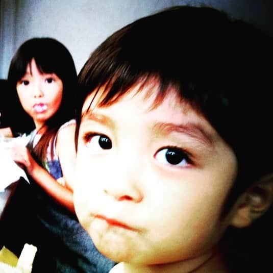 のインスタグラム：「息子の誕生日。  13歳か。。 ちんちくりんだったサニーボーイが 最近お兄ちゃんになってきて なんか雰囲気が変わってきたな。  部活も遊びも全力でぶっ放しな お父さんが見ててやるから 真っ直ぐ突っ走れ！」
