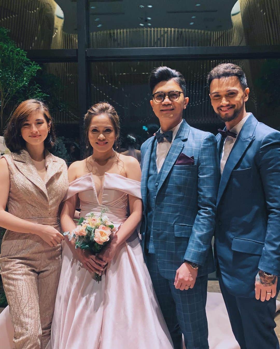 Coleen Garciaさんのインスタグラム写真 - (Coleen GarciaInstagram)「Congratulations, @vhongx44 and @t.winona! We love you so much, and we’ll always be here for you 🤗❤️❤️❤️ #TEEnadhanakayVHONG」11月28日 18時39分 - coleen