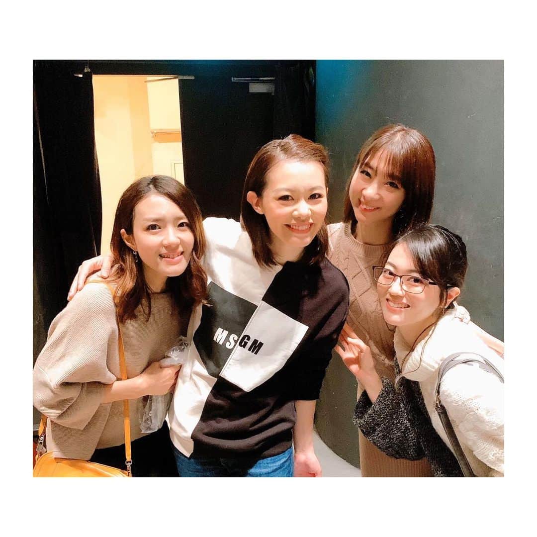 煌月爽矢のインスタグラム：「.﻿ .﻿ としさんのLiveairline観ました！﻿ ﻿ ﻿ 予想と違ってめちゃめちゃレビューでした٩(●˙▿˙●)۶﻿ 華やかで素敵だった！﻿ ﻿ そして皆歌えて踊れる('ﾛ'('ﾛ'('ﾛ'('ﾛ' )!!!﻿ ﻿ としさん、ミニスカートなのにキレッキレ😂😂😂かっこよかった！﻿ ﻿ 久しぶりにお会いする咲希パイセンも美しかったですー﻿ 細いー！！！﻿ ﻿ ﻿ #宇月颯　さん﻿ #今年1月2日から集合してたのにねw﻿ #最近会えてなかったから久しぶりで嬉しい﻿ #咲希あかね　さん﻿ #仲良し一個上さん♡﻿ #いつも優しくしてくださるのだー﻿ #沢希理寿　さん﻿ #安定の面白さ﻿ #客席入って来られた瞬間拍手で迎えちゃったよね﻿ #おひっさん﻿ #とにもかくにも安定のおひ﻿」