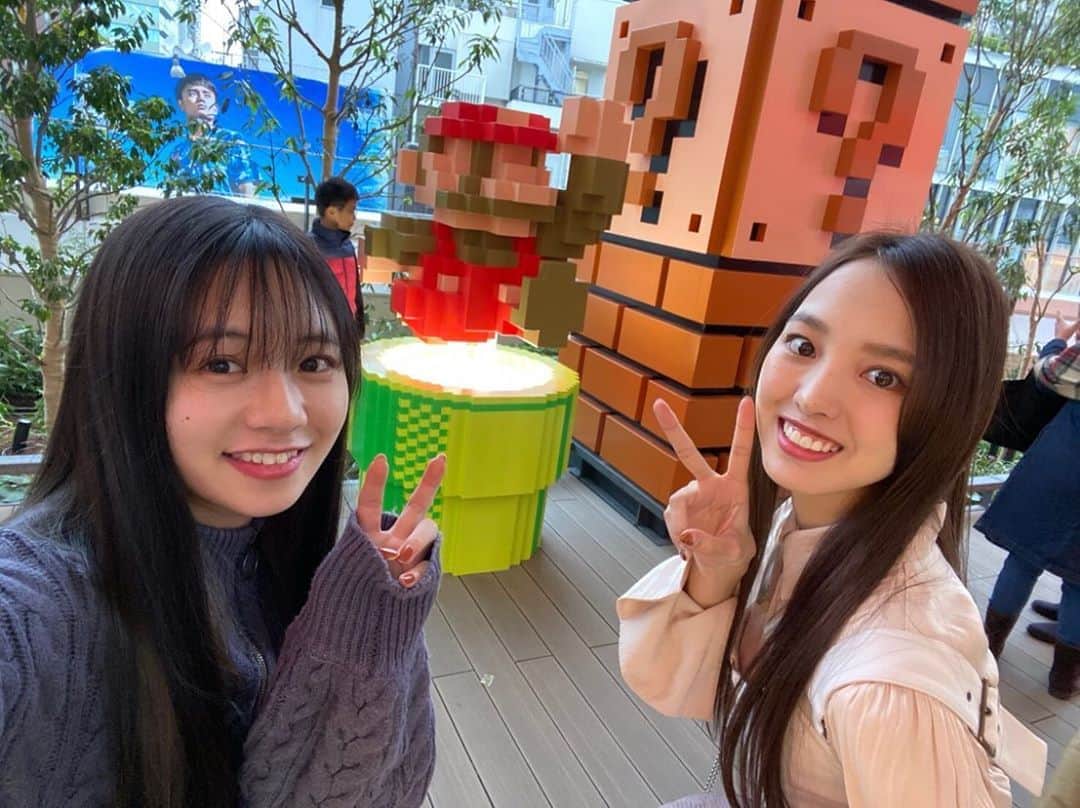 飯窪春菜のインスタグラム：「🐭💡🎮 ・ ・ フェアリーズ伊藤萌々香ちゃんと渋谷PARCOにあるポケモンセンターと任天堂ストアに行ってきましたあ☺️ お揃いのポケモン靴下を履いて🌸 ・ 人の数が凄かったけど、ポケセンは並ばずに入ることができました🌈 ・ 入り口のミュウツーから大興奮で、きゃっきゃ言いながら楽しみましたよ☺️ モンスターボール、ピカチュウ、メッソンの可愛い靴下を３足ゲットしましたあ〜！ ・ ロトミで遊ぶももかちゃん可愛すぎた…🥰 ・ ・ 任天堂ストアは９０分待ちだったのですが、もっと待つことを覚悟して行ったので、並びながらSwitchでポケモンを楽しみました💡 ももかちゃんがユキハミをくれました！笑 ・ その後はカフェに行ったのですが、お互い黙々とポケモンやったり笑 気を遣わずマイペースに過ごせるので居心地良かったです☺️💓 新商品入荷したらまた行きます〜〜！ ・ ・ ・ #渋谷parco  #ポケモンセンター  #ポケセン  #ポケモン  #任天堂  #フェアリーズ  #伊藤萌々香 ちゃん #はるなの毎日  #飯窪ってる」