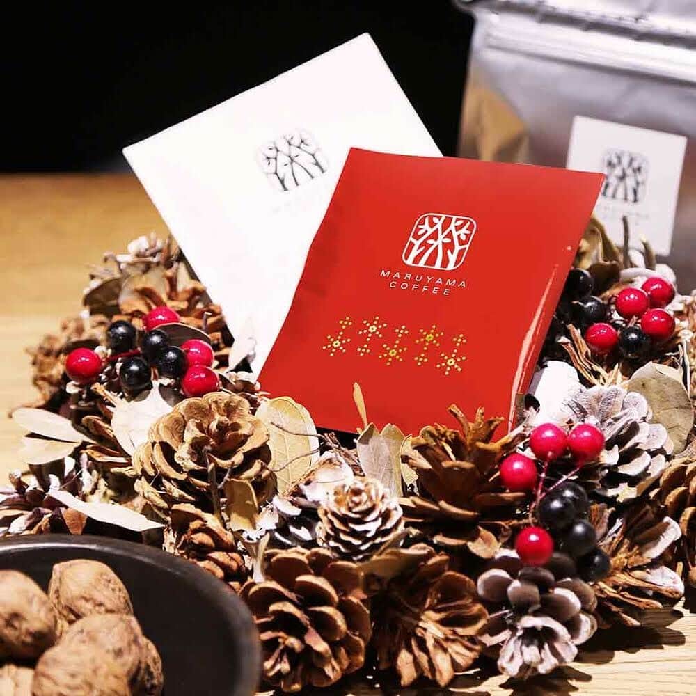 TODAY'S SPECIALさんのインスタグラム写真 - (TODAY'S SPECIALInstagram)「＜MARKETのお知らせ＞ . 今週は、手土産やギフトにおすすめのクリスマス限定のブレンドコーヒーや、焼き菓子などが届きます。週末のおでかけにぜひお立ち寄りください。 . ■Jiyugaoka 丸山珈琲 クリスマスブレンドコーヒーの販売 11月30日（土） . .. ■Shibuya / 渋谷ヒカリエShinQs 4F maruto 焼き菓子の販売 12月1日（日） *タルト販売はお休みいたします。 . ■Kyoto / 京都BAL　4F おやつやcoe 焼き菓子の販売 12月1日（日） . ■Kyoto / 京都BALL　4F 珈琲焙煎所 旅の音 花ようかんの販売 12月5 日（木） .. 一 *なくなり次第終了です。 *詳細はトップURLからご確認ください。 →@cibone_ts . #todaysspecial #トゥデイズスペシャル#京都bal . @maruto_s @coe.koe @tabinonecoffee」11月28日 18時50分 - cibone_ts