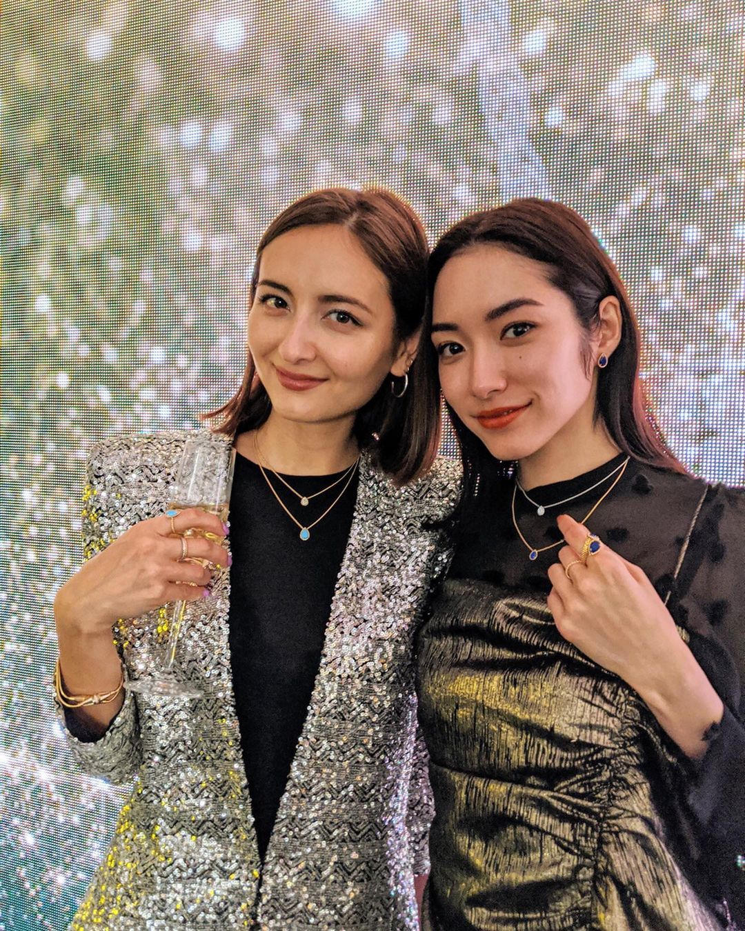 吉田沙世さんのインスタグラム写真 - (吉田沙世Instagram)「@boucheron HOLIDAY event "LIGHT UP" AT 26 VENDOME✨  私が付けているのは青く輝くラピスラズリとゴールドの鱗が細やかな蛇をモチーフにしたリングです💍 麦畑の穂🌾をイメージしたハイジュエリーのネックレスはダイヤモンドが散りばめられていて本当に素敵で心奪われました…✨ #boucheronholiday」11月28日 19時01分 - sayobaby