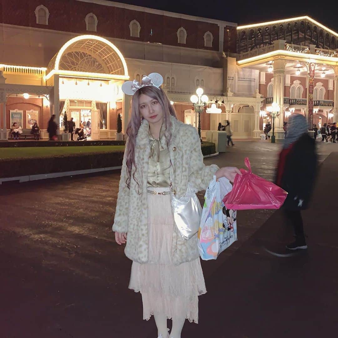 仮眠玲菜のインスタグラム：「寿司の配達  #ディズニーランド  #本当はパン」