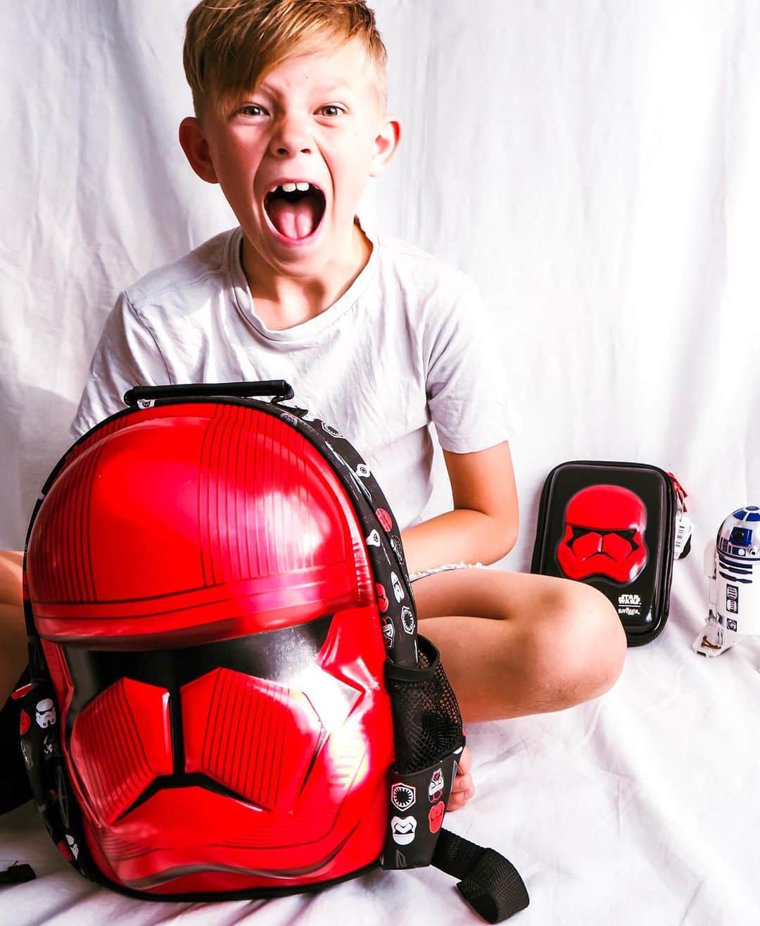 Kidz Fashionさんのインスタグラム写真 - (Kidz FashionInstagram)「The force is strong within this one so you can imagine his excitement when the brand new Star Wars Sith Trooper back pack and hard top pencil case from @smiggle_ arrived this week💫 If you don’t believe me then swipe to the last photo! These would be the perfect Christmas Gift for your little Star Wars fan. Check out the rest of the new Star Wars range too, you’re going to love it! Thanks for the gift @smiggle_ , it was a winner. 🛰💫 #gifted #Kidzfashion #kidzfashionau #kidsofinstagram #christmaswishlist #giftideas  #smiggle #starwars #disney」11月28日 19時00分 - kidzfashion