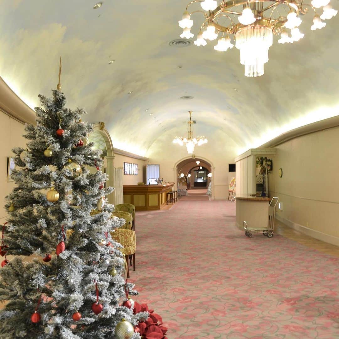 ホテルニューアカオ　熱海温泉＆リゾートのインスタグラム：「ロイヤルウイングロビーもクリスマス仕様🎄︎💕︎」