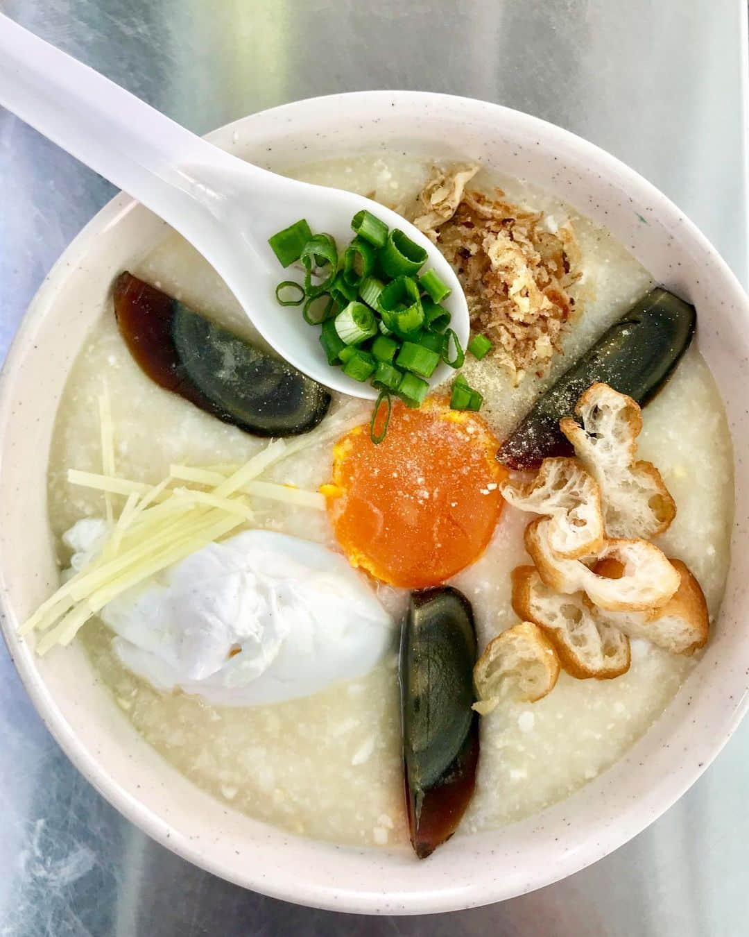 Li Tian の雑貨屋さんのインスタグラム写真 - (Li Tian の雑貨屋Instagram)「Triple Egg Porridge ($3.50) hainanese porridge made with premium rice grains, topped with salted egg yolk, century egg and poached egg. Another stall that I’ve been wanting to try after seeing it @misstamchiak Excellent smooth consistency and generous portion! Would prefer it to be slightly less salty, just like the signature porridge ($4) which I thought had just the right amt of seasoning  Unit #02-082 Opening hours: 7am-2pm Tues to Sun • • • #Singapore #hawker #sgfood #sgig #igsg #sgfoodies #yummy #igfood  #foodporn  #instafood #burpple #sgfoodies #gourmet #eatlocal #bonappetit #lunch #hawker #musttry #porridge #delicious #sgblog #hotel #jiaklocal」11月28日 19時12分 - dairyandcream