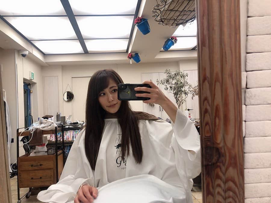 のインスタグラム：「﻿ ﻿ ﻿ 28歳になったし、﻿ ますます美容にも気を使わないと💆🏻‍♀️💎﻿ ﻿ ということで、﻿ いつもお世話になってる﻿ @harixgigi さんに﻿ ストパーしてもろたのだよ、前髪を👌🏻✨﻿ ﻿ この日は　#ちゃんぷ　🐶も一緒に﻿ @gigiyoyogi 💇‍♀️にお邪魔したよん💓﻿ #内弁慶　のちゃんぷさん🐶は﻿ 案の定バッグから出てきませんでした😂﻿ ﻿ #トリートメント　🧴もしてもろて﻿ とぅるとぅるになりました🍒﻿ ﻿ ほんといつもありがとうございます🗿💕﻿ ﻿ ﻿ #gigi #gigi_yoyogi #ヨープー　#ヨーキー　＃トイプ﻿ #スウィートインスタ #スウィートインスタガールズ #model #photooftheday #instagood #instafollow #followme #love #tagsforlikes #happy」