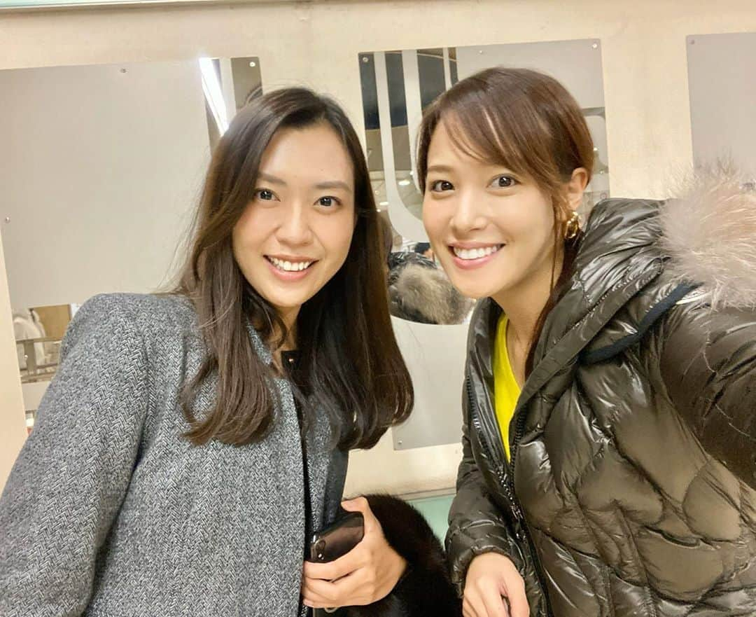 鷲見玲奈さんのインスタグラム写真 - (鷲見玲奈Instagram)「. 入社した頃に担当していた番組「一夜づけ」で一緒に出演していた長谷川ありさちゃんに久しぶりに会えました☺️ . およそ4年ぶりの再会だったのですが、可愛らしい学生さんから素敵なレディーになっていてびっくり！！ . まだまだ話し足りなかったので、また近いうちに会いたいなぁ✨ . . . #長谷川ありさ ちゃん #一夜づけ」11月28日 19時17分 - sumi__reina