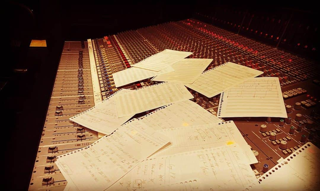 YOSHIKIさんのインスタグラム写真 - (YOSHIKIInstagram)「Just came back to LA to work on some projects for a few days, including #SixTONES, some film scores and more.  #SleeplessNights  一瞬だけLAに戻ってきた。#imitationRain の仕上げと映画音楽とxxxのレコーディング中。 SixTones のファンのみんなにも喜んでもらえるように、締め切りギリギリまで頑張る！でも眠い。。笑 #yoshiki」11月28日 19時20分 - yoshikiofficial