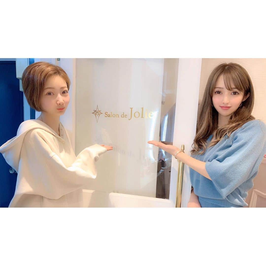 のインスタグラム：「﻿ ﻿ 六本木にnew open!﻿ ﻿ ﻿ すっぴんやけど目もバッチリ開くようになった！﻿ みりさん横にいたら説得力に欠ける←﻿ ﻿ ﻿ ﻿ こんなに可愛くなれるなら﻿ 通うしか🥰﻿ ﻿ ﻿ ﻿ オーナー可愛すぎて並ぶの嫌やけど﻿ やっぱり可愛いから一緒に撮ってもろた❤️﻿ ﻿ ﻿ ﻿ ﻿ こんな人がママとか﻿ 幼稚園のパパ達はたまらんな💓﻿ ﻿ ﻿ ﻿ ﻿ #お人形説﻿ #ちゃんと化粧したらよかった﻿ #可愛い人好き﻿ #ママ一年生　#0歳児ママ　#美人すぎるママ﻿ #都内ママ」