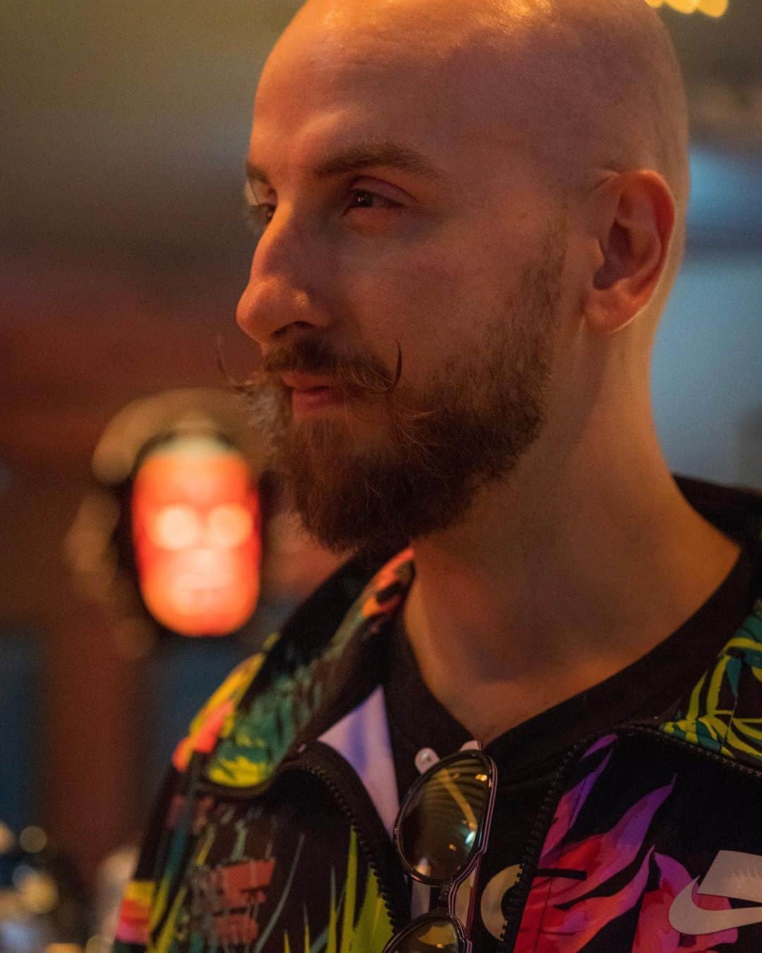 サイモンとマルティナのインスタグラム：「2019 has been very painful, very challenging. And I’m not sure if I handled it well. I made a lot of changes in my life, some pretty big ones, and I hope they’re for the better. I’m not sure yet. I’ll talk about them in our latest video, up on YouTube now.」