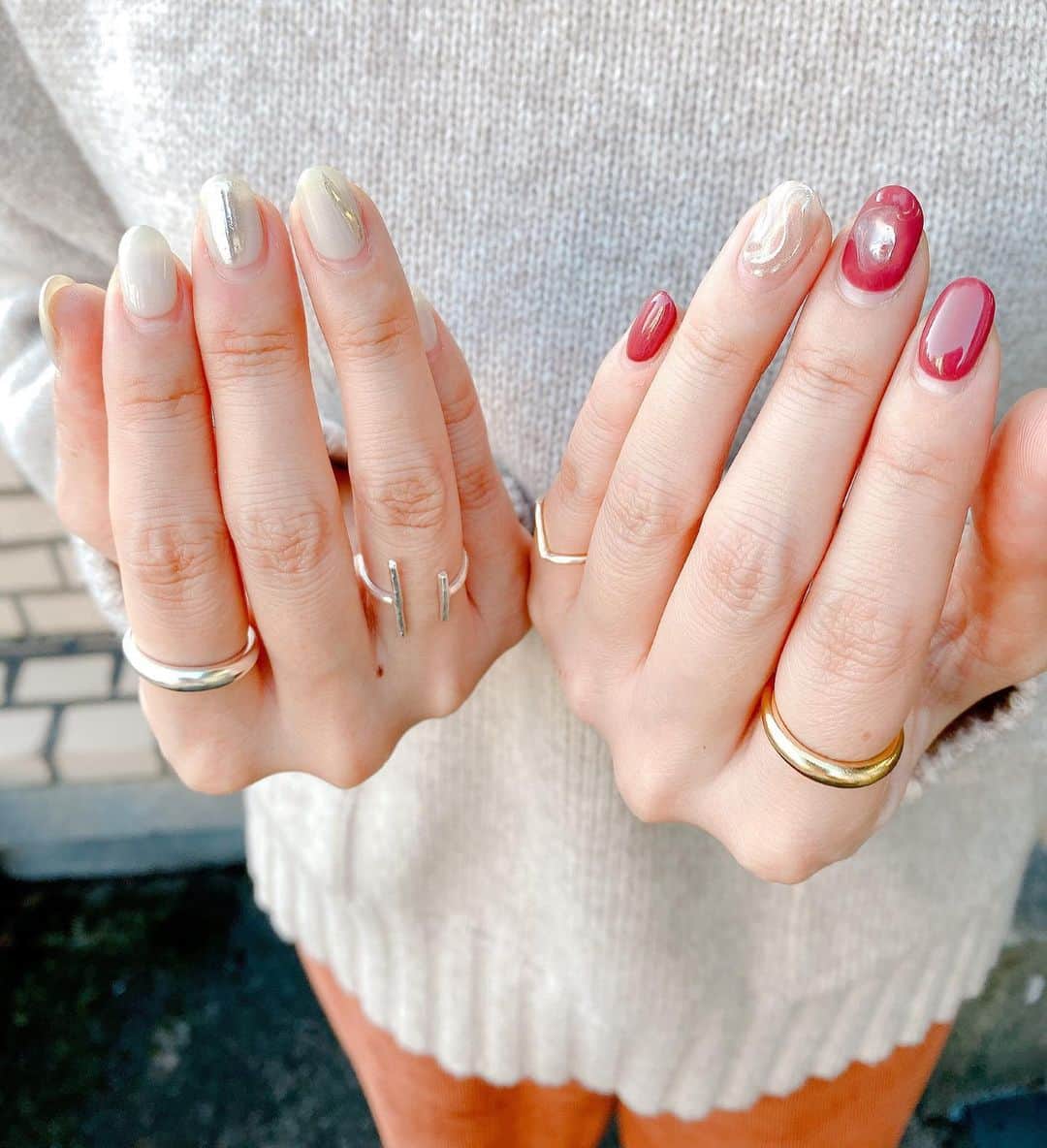 田中里奈さんのインスタグラム写真 - (田中里奈Instagram)「アクセと爪。﻿ ﻿ つけてるリングは全部LATIA  @latia.official の最近発売した新作たちです。﻿ シルバーもゴールドも、両方やっぱり好き。特に冬はゴールドをつけたくなるんだな〜。﻿ ﻿ ・両人差し指…#コウマルリング ・左手小指…#ライングラフピンキーリング﻿ ・右手薬指…#オープンバーリング﻿ ﻿ ネイルはいつものlovlのキャベちん @cabbage.lovl にお願いしました💅﻿ ﻿ ▶︎明日から二日間、渋谷のmidwest woman3階でLATIAのPOP UP SHOPです！［詳細→#LATIA_popup1128］﻿ いつも土日開催なので、平日休みの方が中々来れないとの声をいただいて、今回は平日と土曜日の二日間の開催となりました✨﻿ 新作たちはもちろん、今年のウィンターコレクションや定番アイテムまで色々並んでおります💛﻿ ﻿ 私も店頭に立つので、ふらりと遊びに来てね〜！﻿ ﻿ #latia #爪伸びるの早くてつらい #髪の毛も #ネイル」11月28日 19時25分 - tanakaofficial