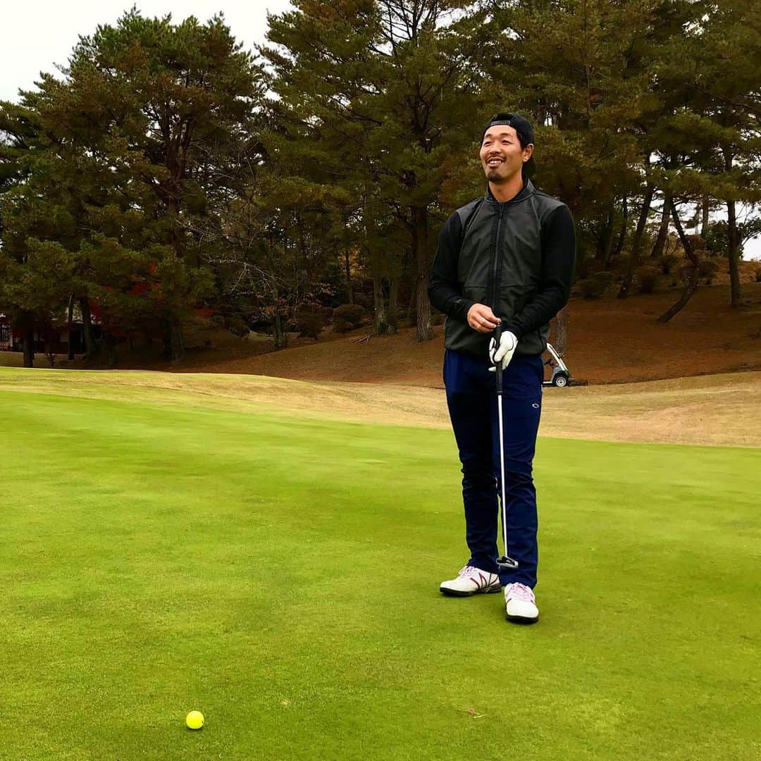 福谷浩司さんのインスタグラム写真 - (福谷浩司Instagram)「昨日の選手会ゴルフ⛳️ このオフ初めてクラブ握ったにしてはよく回れた、同組のメンバーのおかげ🙂 序盤で阿部さんのアイアンが折れた笑  #選手会ゴルフ #南山CC #阿部寿樹 #松葉貴大 #岡田俊哉 #ジャンボ」11月28日 10時42分 - fukuyan24