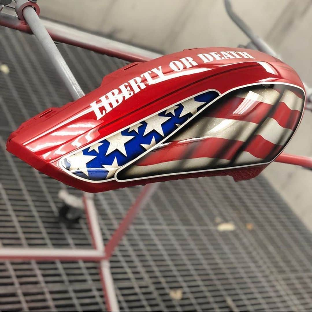 ケアリー・ハートさんのインスタグラム写真 - (ケアリー・ハートInstagram)「@lefeverscycles coming with the American pride on their @goodride tank!!! I can wait until they are all up and ready to find a home. Thank you guys for supporting @goodride and veterans.」11月28日 11時04分 - hartluck