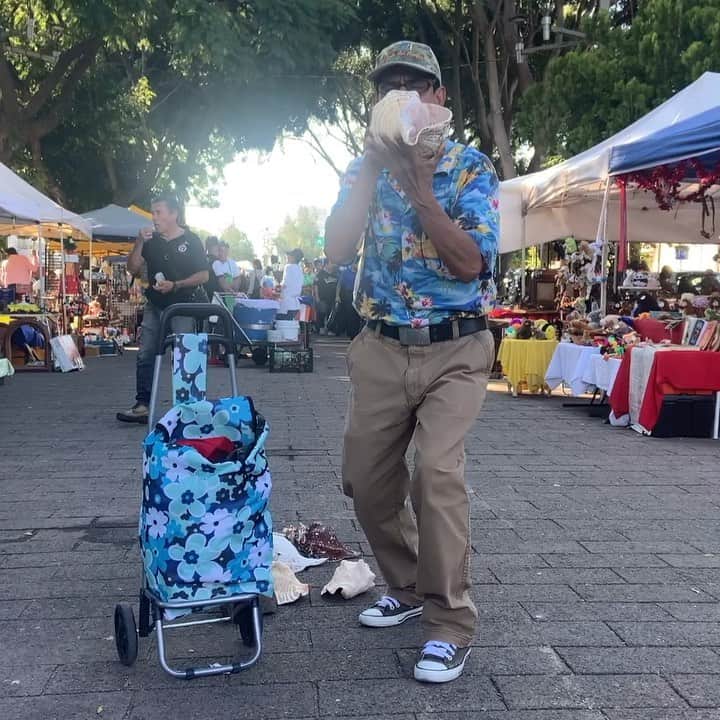 ジャンポールレスパナールのインスタグラム：「. Shell horn street seller 😍 #mexicowhatareyoudoingtome @extra__ordinaire trip」