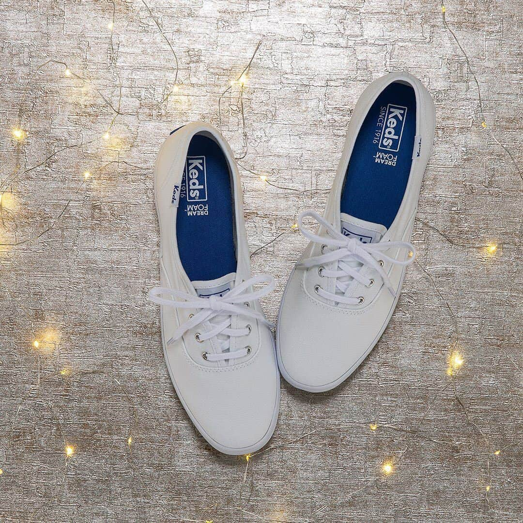 Keds Japanさんのインスタグラム写真 - (Keds JapanInstagram)「repost @keds⁠ ⁠ #Keds #ladiesfirst #kedsstyle #sneakers #whitesneakers #sneakerholics #kickstagram #sneakerlover #sneakergirl #casualoutfits #womanstyle #womanfashion #ootd #outfit #casualstyle #holidayseason #xmas #christmas ⁠ #monotone #monotonecode #ケッズ #スニーカー #白スニーカー #カジュアルコーデ #👟」11月28日 11時45分 - keds_japan