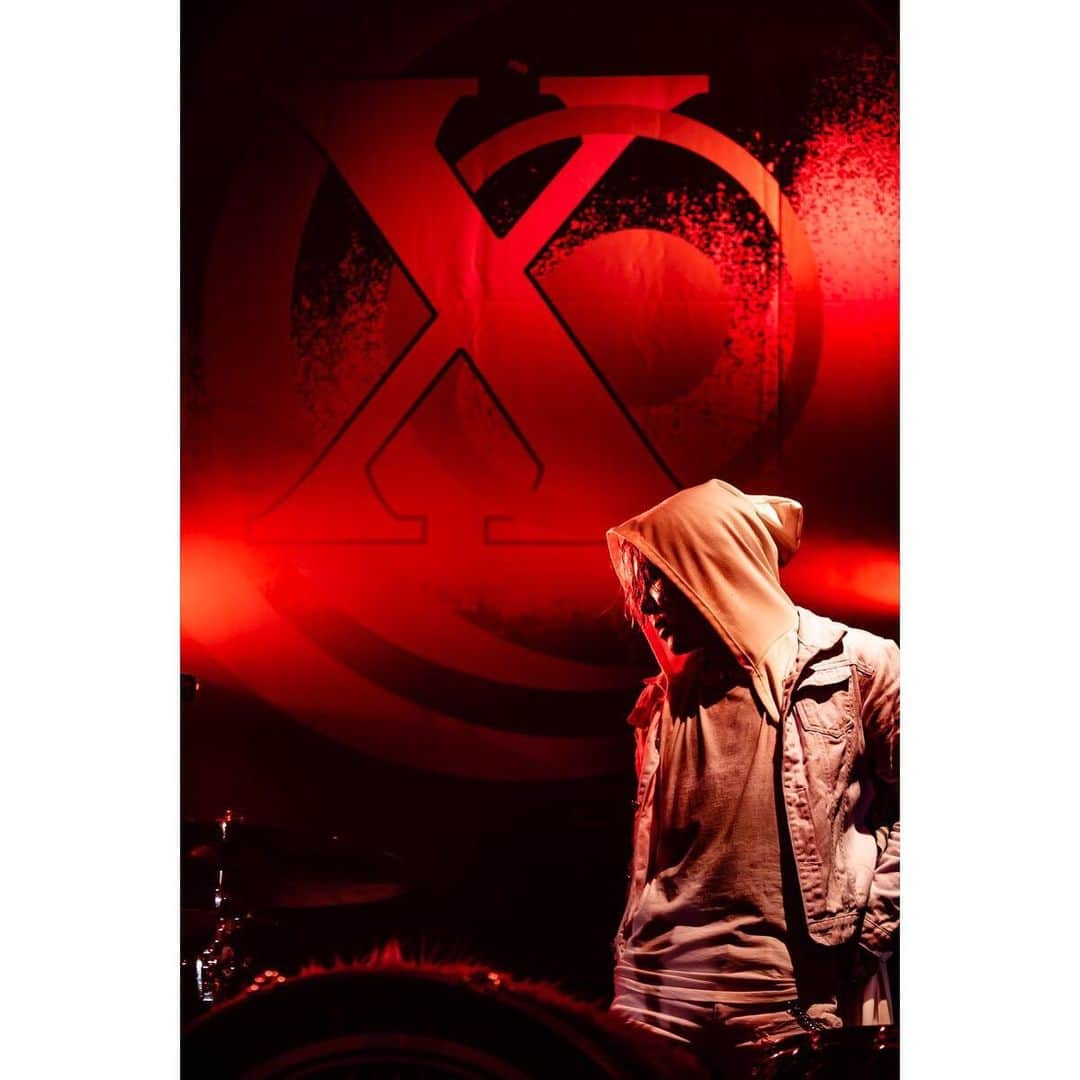 のインスタグラム：「Crossfaith ( @crossfaithjapan ) ﻿ 2019.11.25 @ 京都 MUSE ﻿ photo by 青木カズロー(cazrowAoki)﻿ ﻿ #Crossfaith #写殺﻿ #人間が生きている瞬間﻿ #生きてなきゃ殺せない﻿」