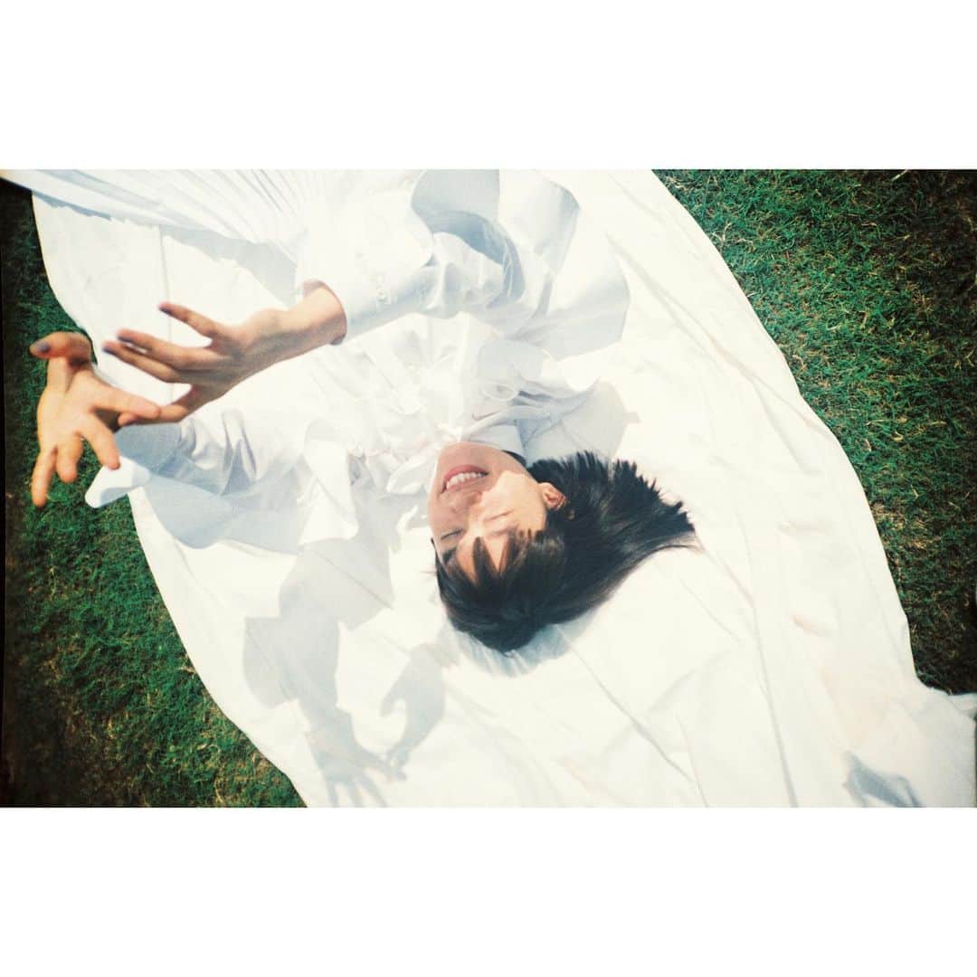 杉咲花さんのインスタグラム写真 - (杉咲花Instagram)「Vogue Japan 🍃」11月28日 12時04分 - hanasugisaki