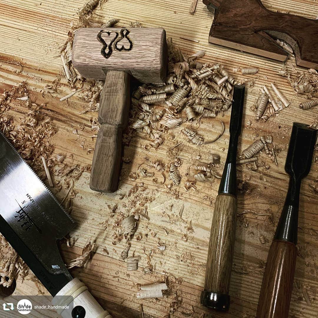 のインスタグラム：「Thank you for using SUIZAN new tool.﻿ Please show other your collections again!﻿ ﻿ #repost @shade_handmade﻿ Shop shenanigans circa 2019. Also I built a mallet with only hand tools. Im trying out some fresh new tools from @suizan_japan, and so far very impressed.﻿ -﻿ -﻿ -﻿ #suizan  #rocklerwoodworking  #handtoolsonly  #carvingwood﻿ ﻿ #suizanjapan #japanesesaw #japanesesaws #japanesetool #japanesetools #japaneseplane #craftsman #handsaw #handplane #pullsaw #flushcut #dovetail #dozuki #ryoba #woodwork #woodworker #woodworkers #woodworking #woodworkingtools #diy #diyideas #furnturedesign #furnituremakeover #japanesestyle」