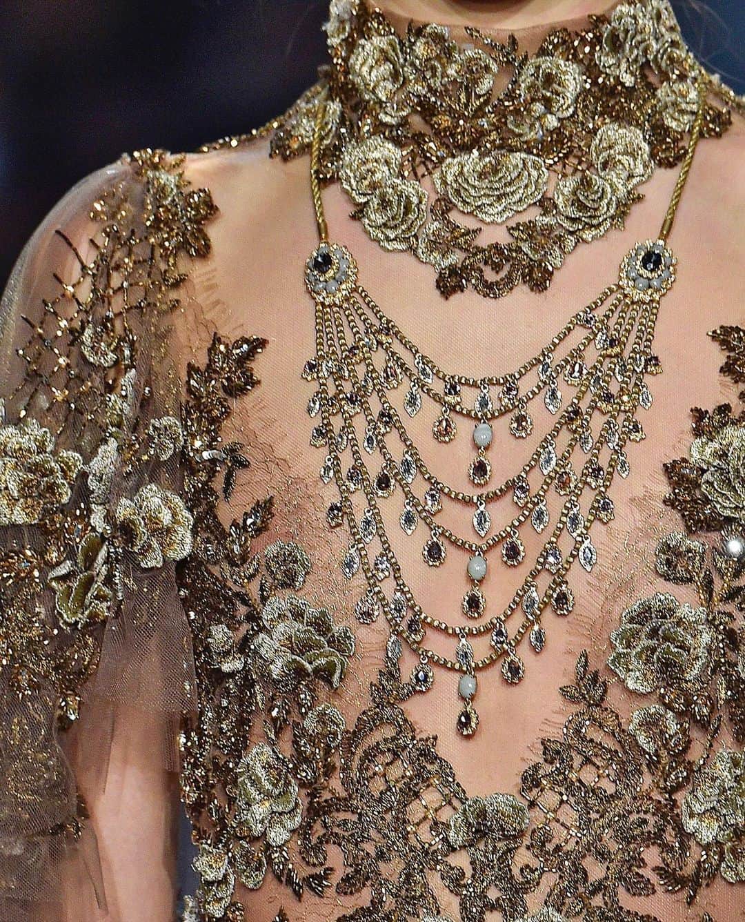 Marchesaさんのインスタグラム写真 - (MarchesaInstagram)「From the archives: Details of Look 1 on the Fall 2016 Marchesa runway. #marchesa」11月28日 12時26分 - marchesafashion
