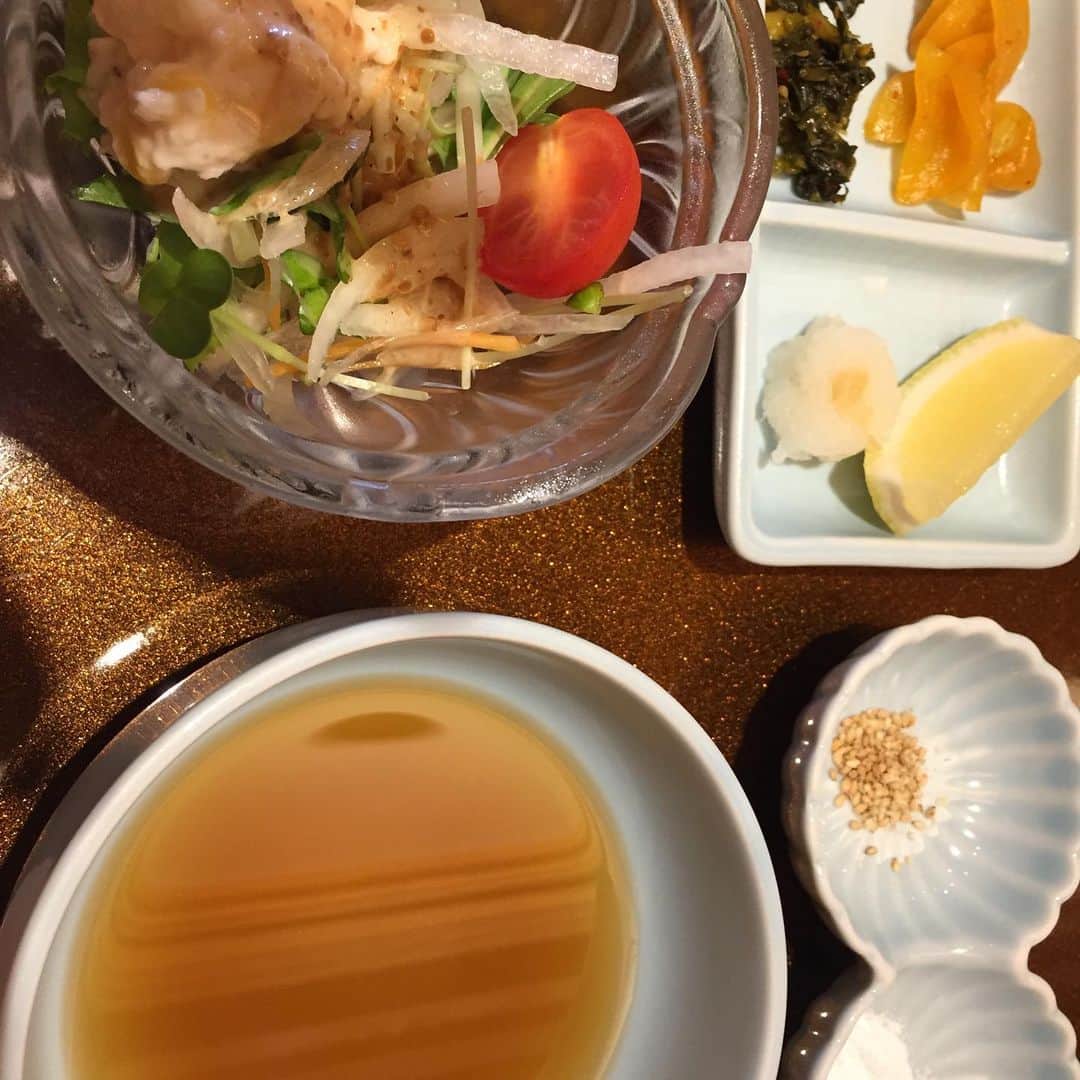 田中順平さんのインスタグラム写真 - (田中順平Instagram)「高校の野球部の後輩が天ぷら揚げてる地元の名店、天まさ、 母親と一緒にランチへ😋 これで、1人1000円は安い 味も最高に美味しい😋 ただ、店主がうるさいから🤣カウンターで食べるときは気をつけてね🤣🤣🤣 #都城 #天ぷら #天まさ」11月28日 12時27分 - junpei__tanaka