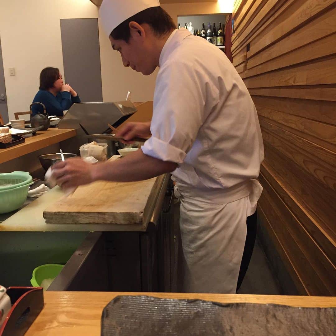 田中順平のインスタグラム：「高校の野球部の後輩が天ぷら揚げてる地元の名店、天まさ、 母親と一緒にランチへ😋 これで、1人1000円は安い 味も最高に美味しい😋 ただ、店主がうるさいから🤣カウンターで食べるときは気をつけてね🤣🤣🤣 #都城 #天ぷら #天まさ」