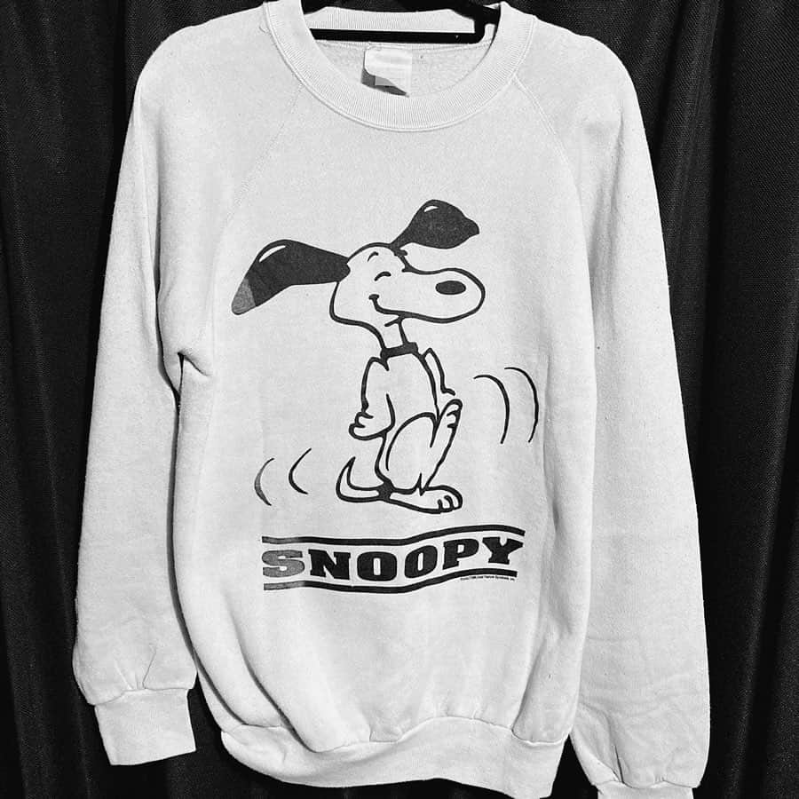 のインスタグラム：「SNOOPY OLD SWET made in USA🇺🇸 #SNOOPY #snoopygrams  #snoopysweatshirt  #スヌーピー #スヌーピーコーデ  #スヌーピー大好き  #スヌーピー好きと繋がりたい  #snoopy古着 #古着 #古着男子　#古着女子 #古着コーデ  #古着好きな人と繋がりたい  #スウェット　#スウェットコーデ  #トレーナー #モデル #ファッションモデル  #撮影 #撮影モデル #メンズモデル #メンズファッション #kpopfashion  #韓国ファッション  #お洒落さんと繋がりたい  #お洒落な人と繋がりたい  #ファインダー越しの私の世界」