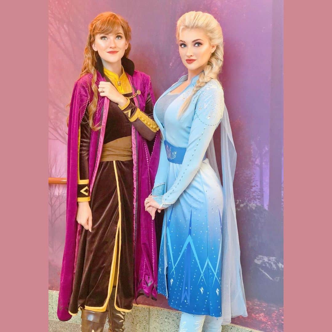 アンナ・フェイスさんのインスタグラム写真 - (アンナ・フェイスInstagram)「Here we go!!!! Our official Frozen 2 cosplay! Thank you so much @oonaraoo for giving us the opportunity to see behind the scenes at the Disney Animation Studio in LA! #ctn #ctn2019 Absolutely AMAZING Dresses by @angelsecretofficial」11月28日 12時44分 - annafaith