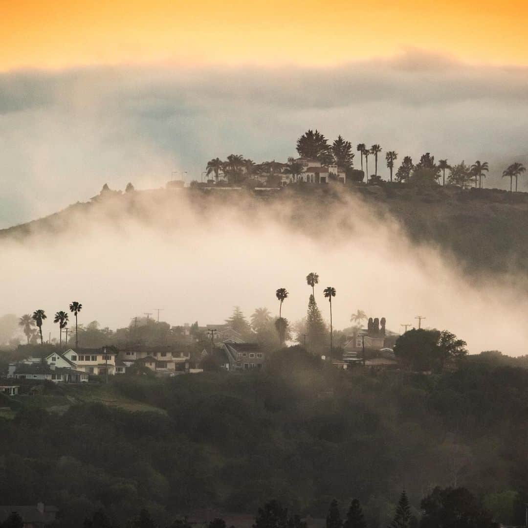 のインスタグラム：「Beyond grateful for the firefighters and first responders who have been working tirelessly to protect this special town we call home 🙏」
