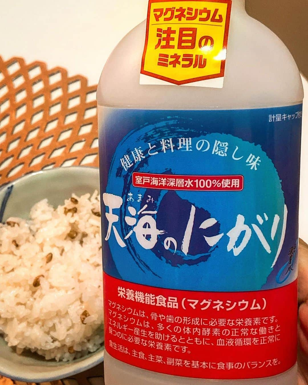 槙あやなさんのインスタグラム写真 - (槙あやなInstagram)「普段の食生活に にがりを取り入れてみようと 「天海のにがり」を使って ご飯を炊いてみました♫ ご飯がふっくらと炊けて、とっても美味！ いつも以上にご飯が進む〜！ 煮物は煮崩れを防いだり、 味噌汁は味にコクが出たりするんだとか♫  今度試してみよう😄  #赤穂化成 #天海のにがり #fincアンバサダー #ご飯 #炭水化物love #もち麦 #食べることは生きること」11月28日 13時22分 - ayana_maki