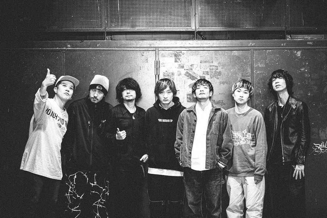 のインスタグラム：「滋賀。By Your Side Tour１３日目。#agefactoryすっげぇ骨太なんだけど洗練されたインテリジェンスを感じる。おろし器でごりごり汚れすり落とされてホントに痛ぇけどめちゃくちゃピュアな自分になれる。そんなライブでした。最高。 滋賀の皆愛してます。皆のお陰で最高を更新してます。またね！ #agefactory #nothingscarvedinstone」