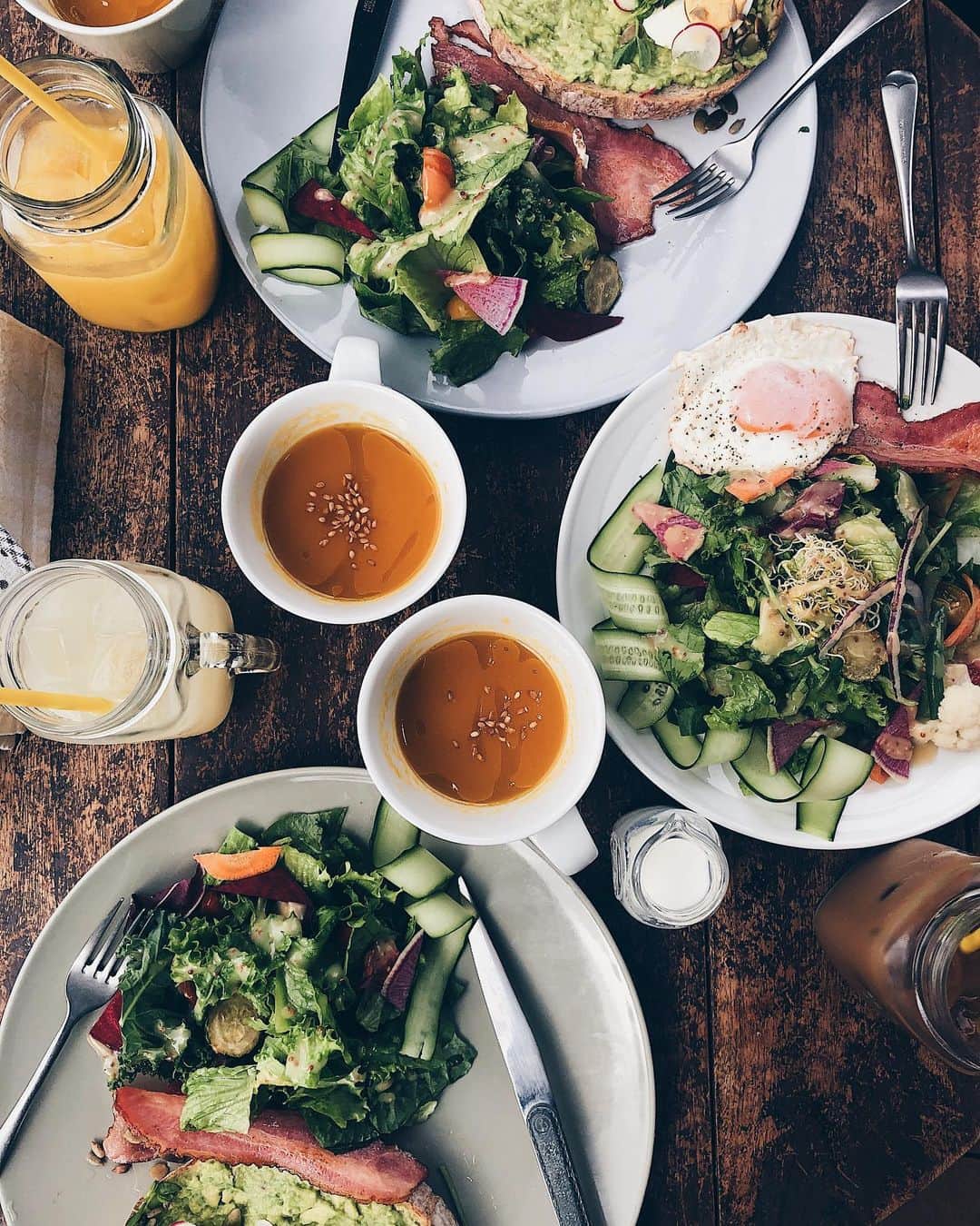 結子さんのインスタグラム写真 - (結子Instagram)「🥗🥗🥗🥗🥗🥗🥗 最近の、外食で満足のいくサラダに出会えた時の嬉しさったらありゃしない♥️ オススメあったらみんな教えて〜！ . 収録いってきます🔥 . Brunch with... . #salad#morning#brunch#mrfarmer#model#vegetarian#bodymake #朝ごはん#昼ごはん」11月28日 13時41分 - yuiko_yyy