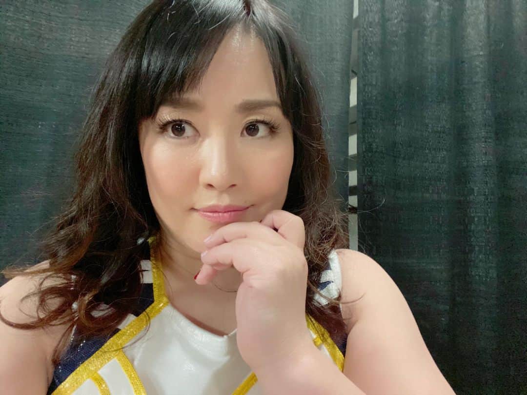 さくらえみのインスタグラム：「Thank you. I'm happy, i got to wrestle in Chicago. It was very cold outside, but my feelings were warm. My name is Emi Sakura.  Please call me by Sakura.  #gtmv #gatohmove  #ImWithAEW  #AEWDynamite  シカゴで試合できて嬉しかったよ。 QUEENと同じ街を見れたこと👑 We Will Rock you も、エーオも成功しない。ヒールなの。ブーイングにかき消されてごめん、フレディ😂」