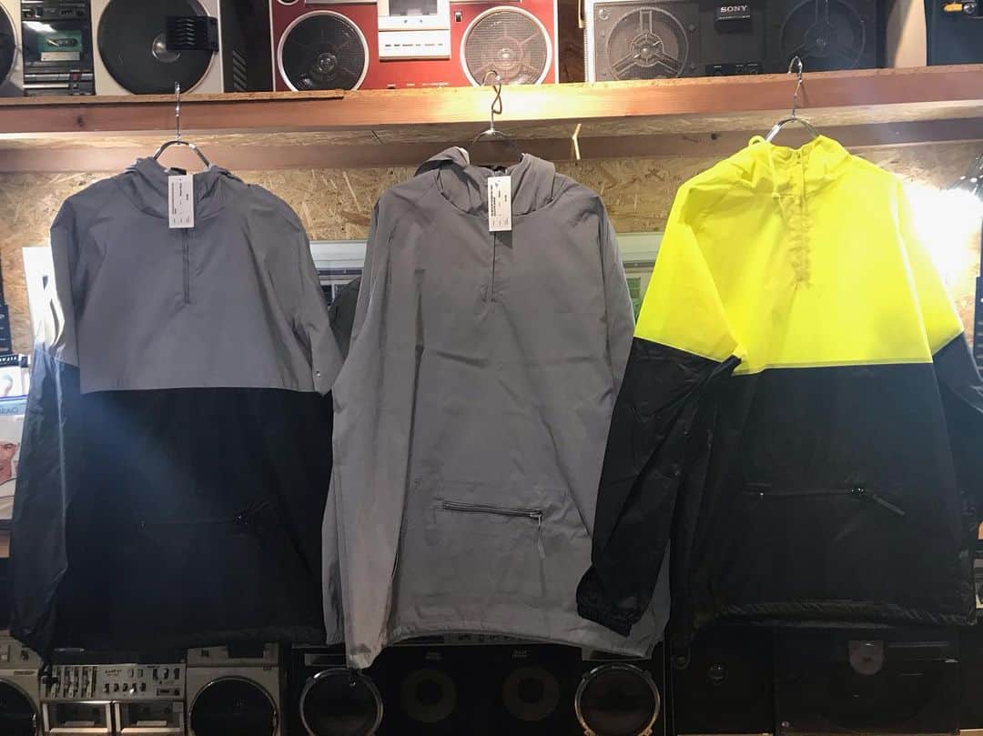 のインスタグラム：「NEW✨✨ やばいのが到着しました🙌 ⚡️Reflective Anorak⚡️ ⚡️Nylon Jogger Pant⚡️です😁  上と下で合わせてセットアップとして着用できます👍  Anorakの方は上半分がリフレクターになってるものと、全部リフレクターになってるものがあります‼️ パンツの方はBlackとリフレクターの2種類になります‼️ 上下リフレクターの破壊力がハンパないです🤣🤣 衣装としても存在感がありますし、間違いなく映えます🔥  是非店頭までお越しになってフラッシュを焚いてみて下さい📸  電話通販も可能ですので、お気軽にお問い合わせ下さい✨  ダンサーズコレクション原宿店 ☎03-5474-9575  #ダンコレ #ダンサーズコレクション #dancerscollection #tokyo #harajuku  #reflector #リフレクター」