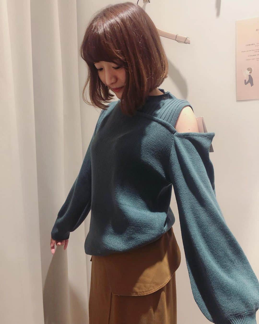 東なつ紀のインスタグラム：「寒すぎて一瞬で着るタイミングを失ったニット🧶🥺 来年はたくさん着よう。 #ニット」