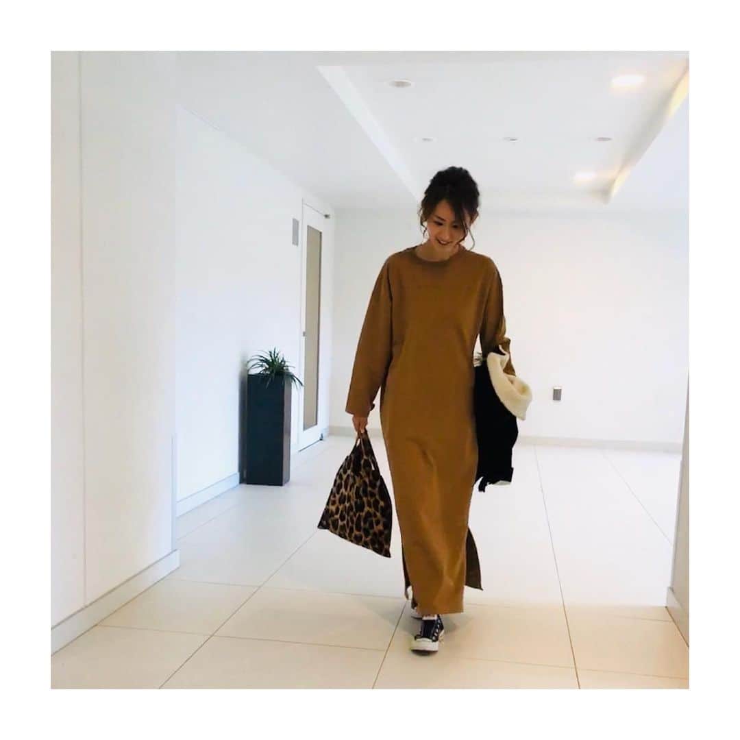 花清まゆこさんのインスタグラム写真 - (花清まゆこInstagram)「ママって、  6番だったの？？ と、一日中次男に言われ続けたワンピース（笑）  #fashion #fashionblogger #ファッション#大人コーデ #大人カジュアル #ワンピースコーデ #ワンピ#アーバンリサーチ #urbanresearch #urbanresearchsonnylabel  #スニーカーコーデ #スニーカー女子 #converse #アウター#lee #bag #ビューティーアンドユース #ママコーデ #ママファッション#男の子ママ #兄弟ママ」11月28日 19時42分 - mayuusa610